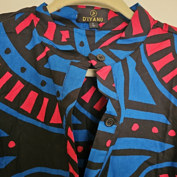 Vibrant African Print Women's Blouse with Geometric Patterns - Picture 4 of 4